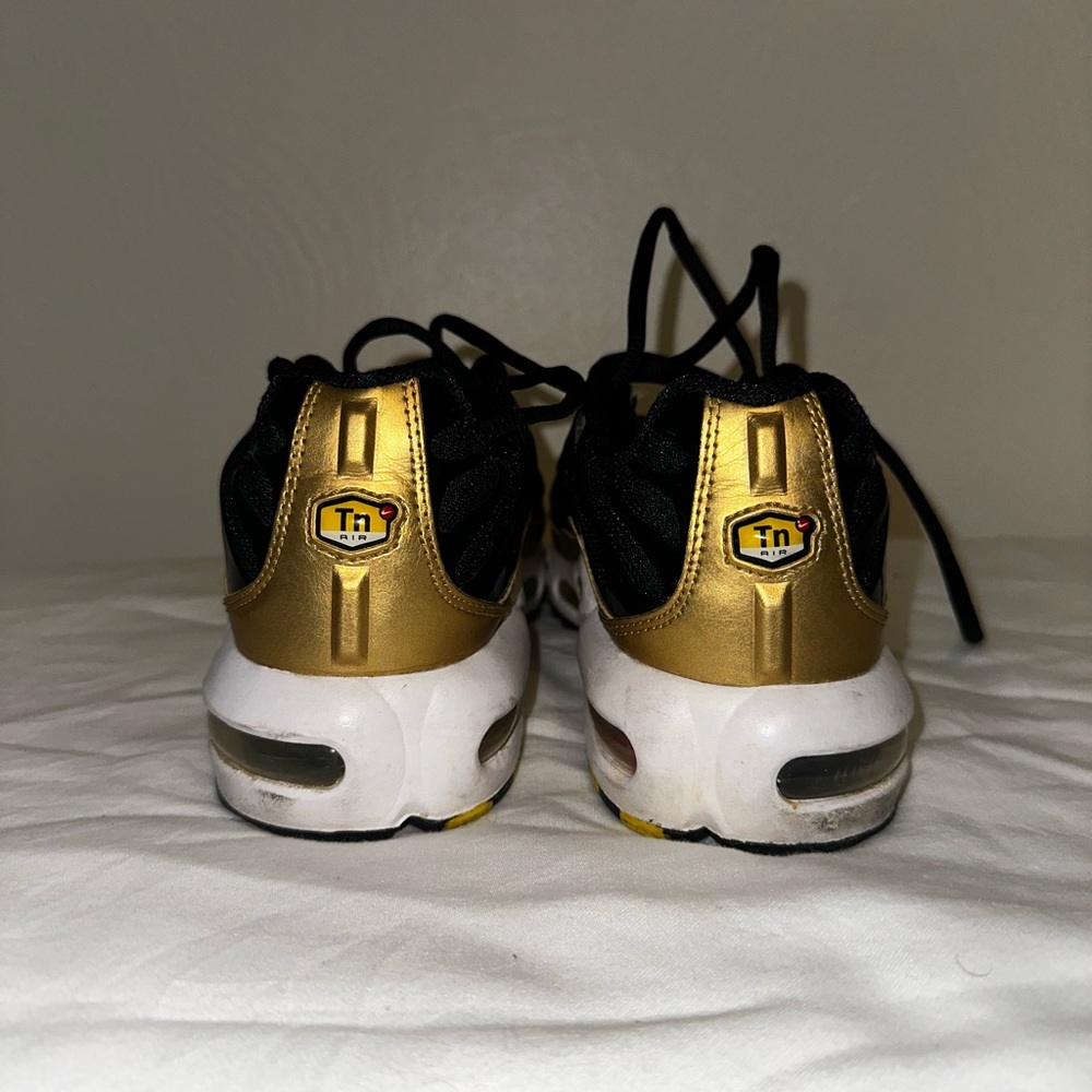 Nike Kids Black and Gold Sneakers - Picture 5 of 11